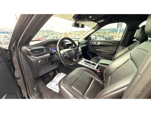 Used 2020 Ford Explorer XLT w/ Equipment Group 202A image 17