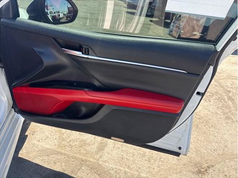Used 2019 Toyota Camry XSE FWD image 4