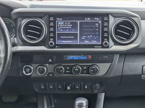 Used 2021 Toyota Tacoma TRD Off-Road w/ Technology Package AWD/4WD image 17