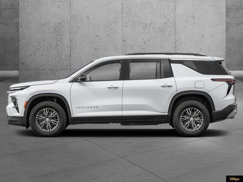 New 2026 Chevrolet Traverse LT image 3