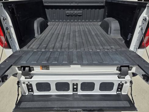 Used 2022 GMC Sierra 1500 SLT AWD/4WD image 42