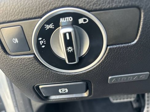 Used 2013 Mercedes-Benz SLK 250 image 27