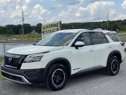 Used 2024 Nissan Pathfinder Rock Creek AWD/4WD image 2
