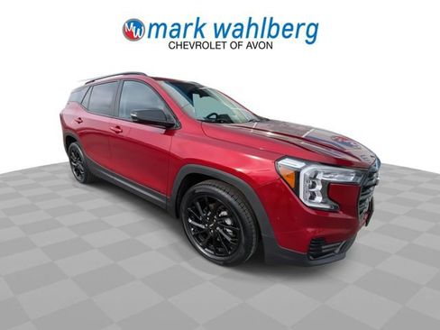 Certified 2023 GMC Terrain SLE w/ Driver Convenience Package image 2