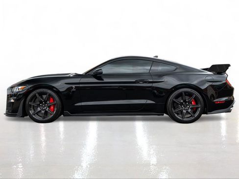 Used 2021 Ford Mustang Shelby GT500 w/ Carbon Fiber Track Pack RWD image 3