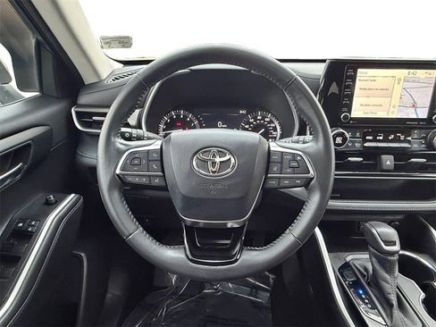 Used 2020 Toyota Highlander XLE image 13