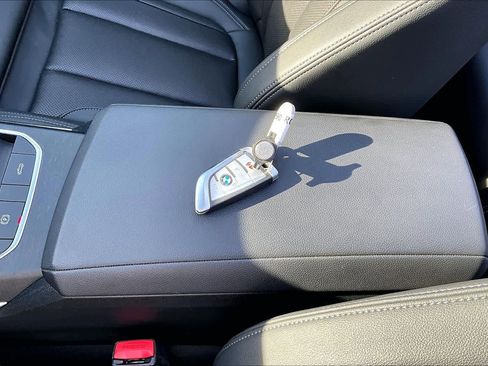 Used 2024 BMW 430i Convertible w/ Convenience Package image 14