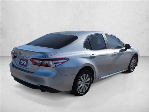Used 2018 Toyota Camry L image 5