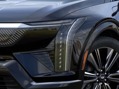 New 2026 Cadillac Optiq Luxury 2 image 10