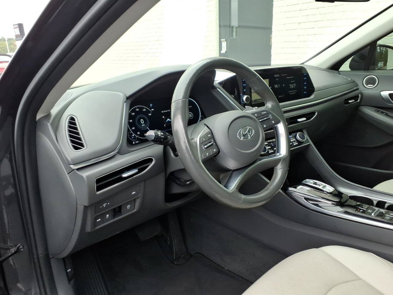 Used 2021 Hyundai Sonata Limited w/ Preferred Accessory Package FWD image 5