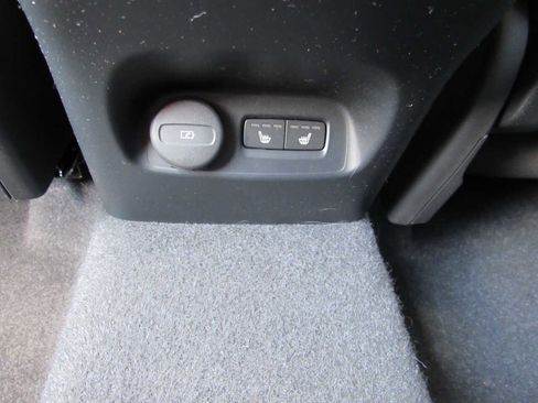 Used 2021 Volvo XC40 T5 Momentum image 13