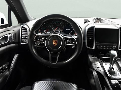 Used 2018 Porsche Cayenne Platinum Edition AWD/4WD image 12