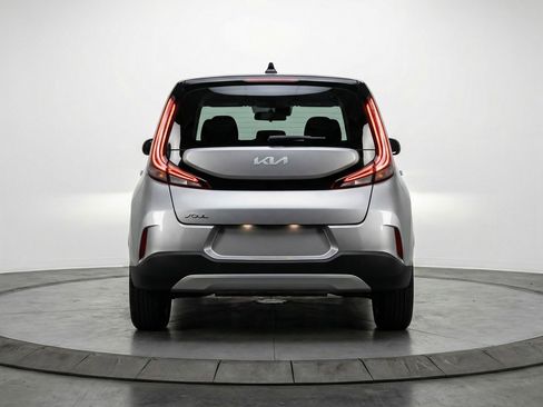 Used 2025 Kia Soul LX w/ LX Technology Package image 7