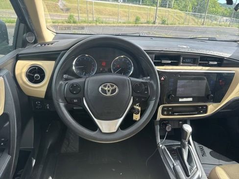 Used 2018 Toyota Corolla LE w/ Carpet Mat Package (TMS) FWD image 13