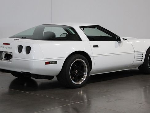 Used 1992 Chevrolet Corvette Coupe RWD image 29