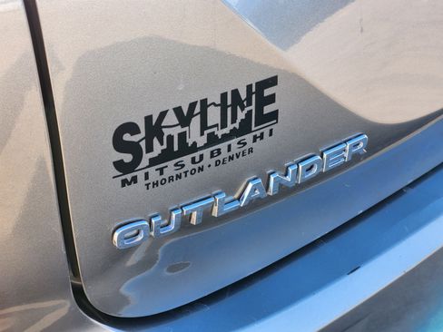 Used 2024 Mitsubishi Outlander SE image 8