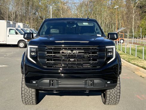 Used 2023 GMC Sierra 1500 Elevation w/ Preferred Package AWD/4WD image 4