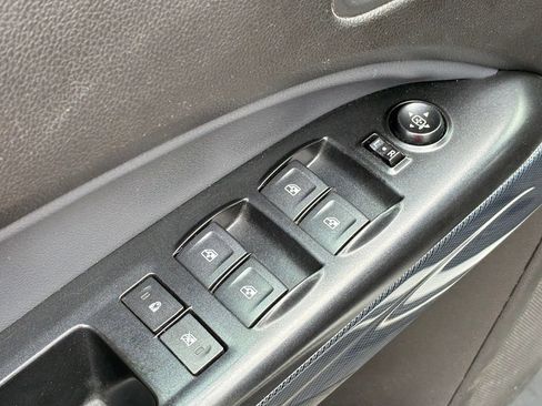 Used 2017 Chevrolet Colorado Z71 AWD/4WD image 21