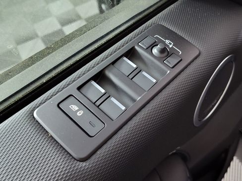 Certified 2025 Land Rover Discovery Dynamic SE image 10