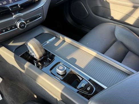 Used 2025 Volvo XC60 B5 Core image 10