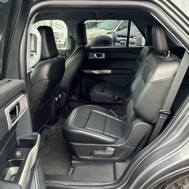 Used 2021 Ford Explorer Limited w/ Equipment Group 301A AWD/4WD image 10