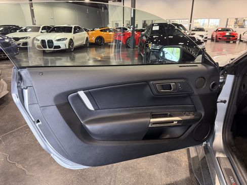 Used 2022 Ford Mustang Shelby GT500 w/ Technology Package RWD image 9