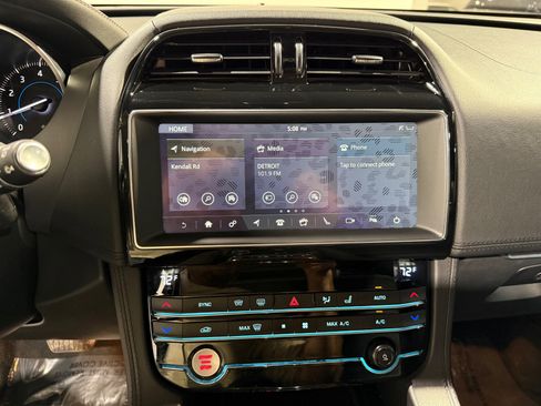 Used 2020 Jaguar F-PACE Prestige image 30