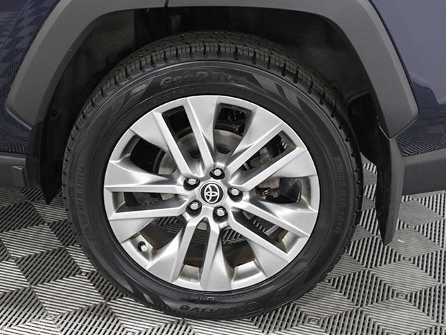 Certified 2022 Toyota RAV4 XLE Premium AWD/4WD image 19
