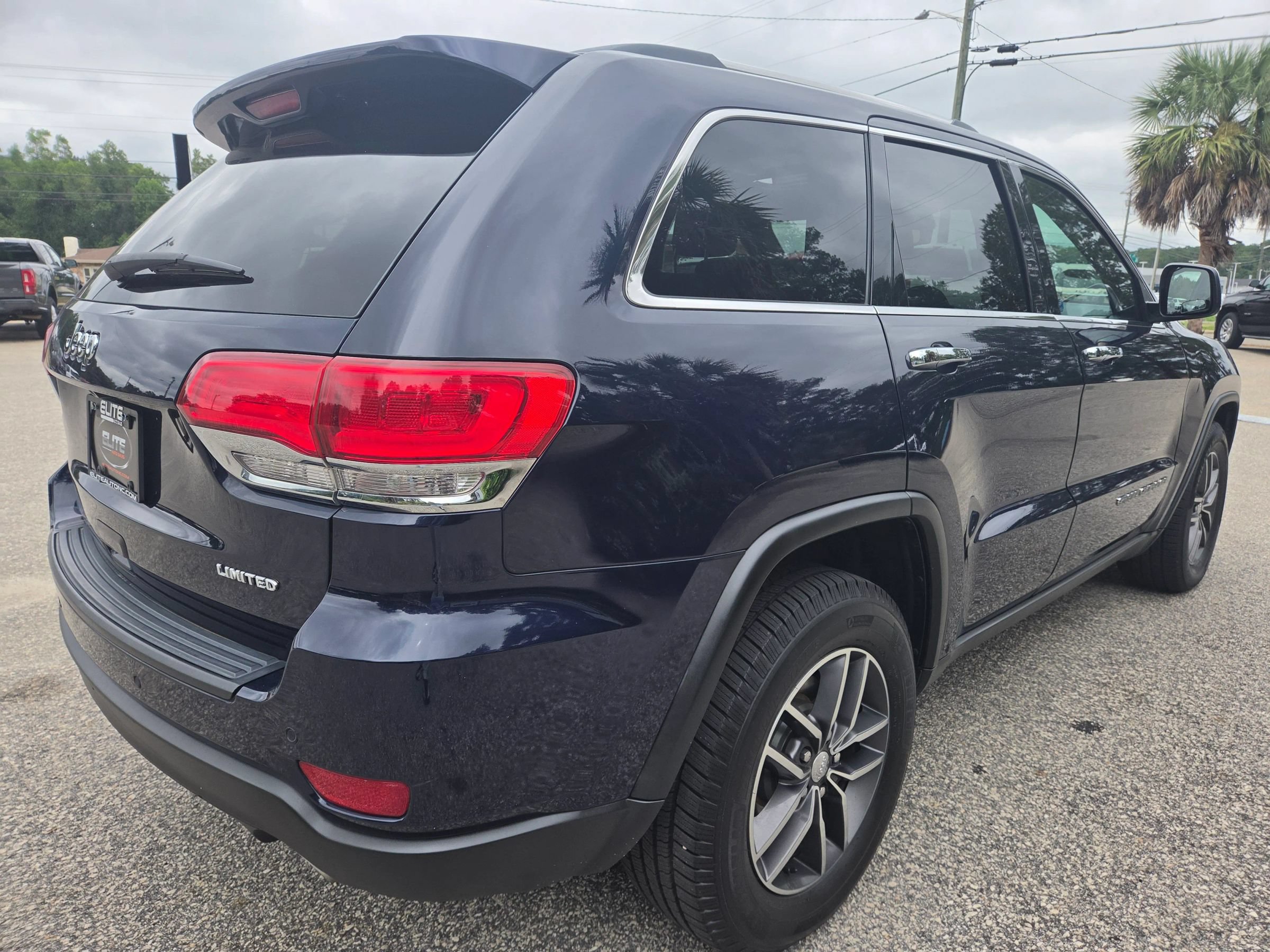 Used 2017 Jeep Grand Cherokee Limited w/ Luxury Group II RWD image 8