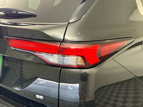 Used 2023 Mitsubishi Outlander SE AWD/4WD image 34