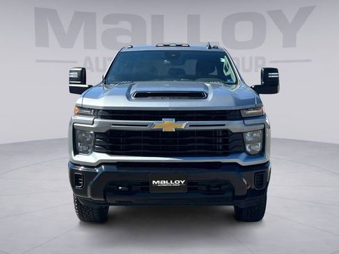 Used 2024 Chevrolet Silverado 2500 Custom w/ Custom Value Package image 8