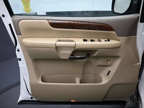 Used 2011 Nissan Armada Platinum w/ 2nd Row Captain Seat Pkg RWD image 9