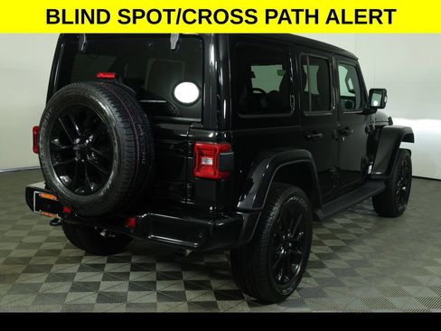 Used 2022 Jeep Wrangler Unlimited Sahara AWD/4WD image 8