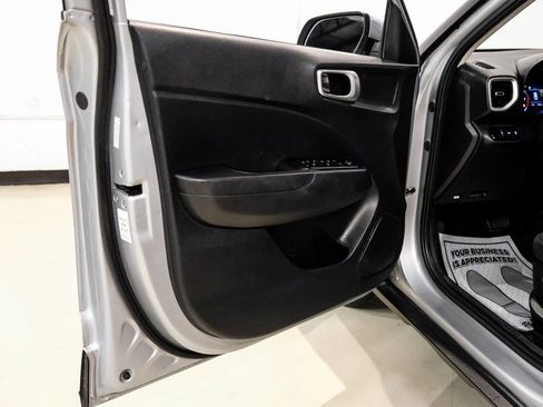 Used 2021 Hyundai Venue SE image 38