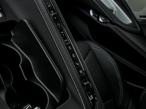 Used 2022 Chevrolet Corvette Stingray Preferred Cpe w/ Z51 Performance Package RWD image 38