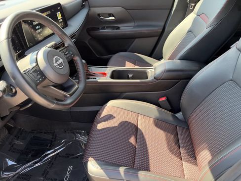 Used 2025 Nissan Kicks SR w/ SR Premium Package AWD/4WD image 9