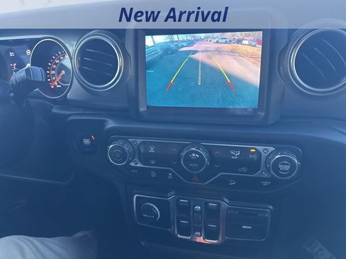 Used 2019 Jeep Wrangler Unlimited Sahara w/ Uconnect 4C Nav & Sound Group image 12