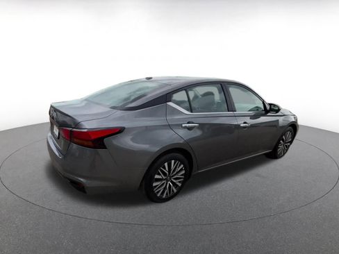 Used 2025 Nissan Altima 2.5 SV FWD image 15