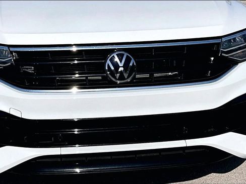 Certified 2023 Volkswagen Tiguan SE R-Line image 11