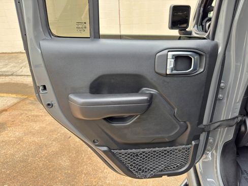 Used 2020 Jeep Wrangler Unlimited Sport AWD/4WD image 38