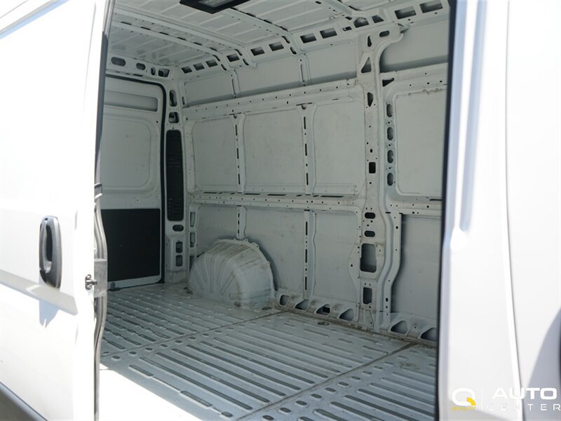 Used 2025 RAM ProMaster 2500 w/ Convenience Group FWD image 4