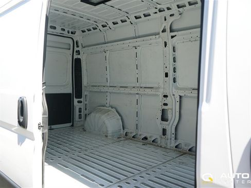 Used 2025 RAM ProMaster 2500 w/ Convenience Group FWD image 4