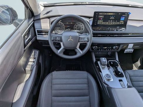 New 2026 Mitsubishi Outlander SE FWD image 14