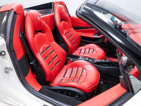 Used 2021 Ferrari F8 Tributo RWD image 31