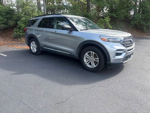 Used 2021 Ford Explorer XLT w/ Equipment Group 202A RWD image 12