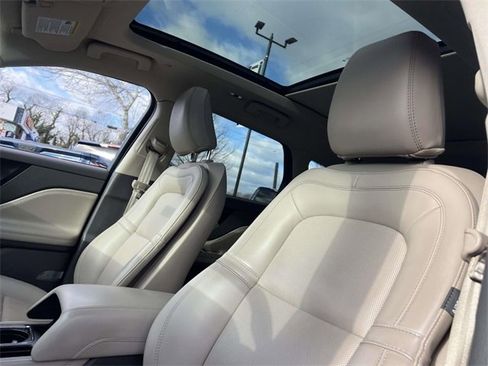 Certified 2022 Lincoln Corsair Reserve w/ Equipment Group 201A image 8