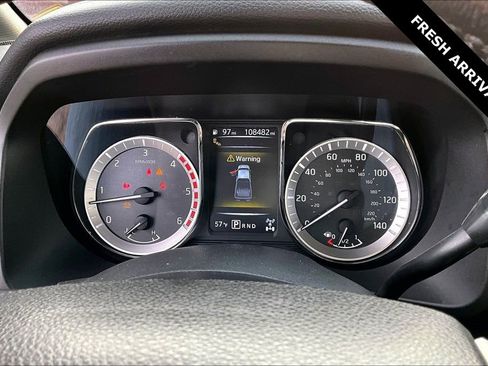 Used 2018 Nissan Titan SV w/ SV Convenience Package image 14