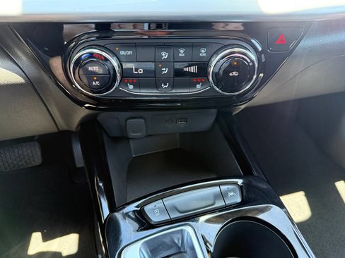 New 2026 Chevrolet Trax LT w/ LT Convenience Package FWD image 24