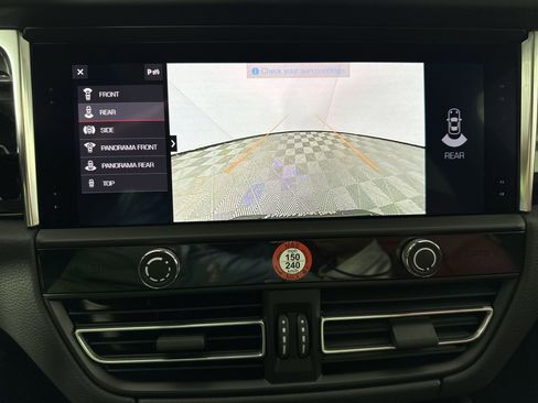 Certified 2025 Porsche Macan image 20