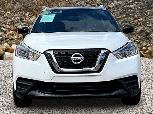 Used 2018 Nissan Kicks SV image 3